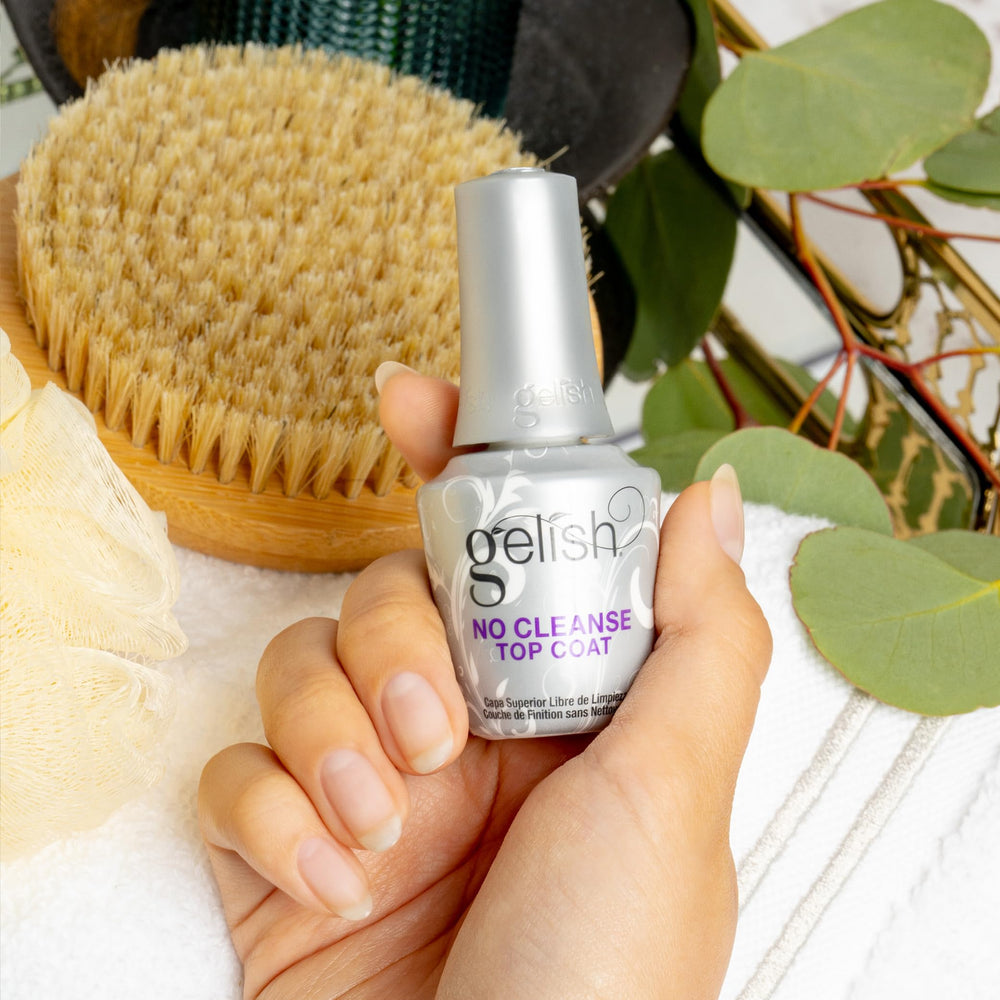 Gelish capa superior protege y realza el color, manteniendo uñas hermosas