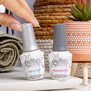 Gelish Dynamic Duo top it off sealer gel bottle delivering high shine and chip-free finish.