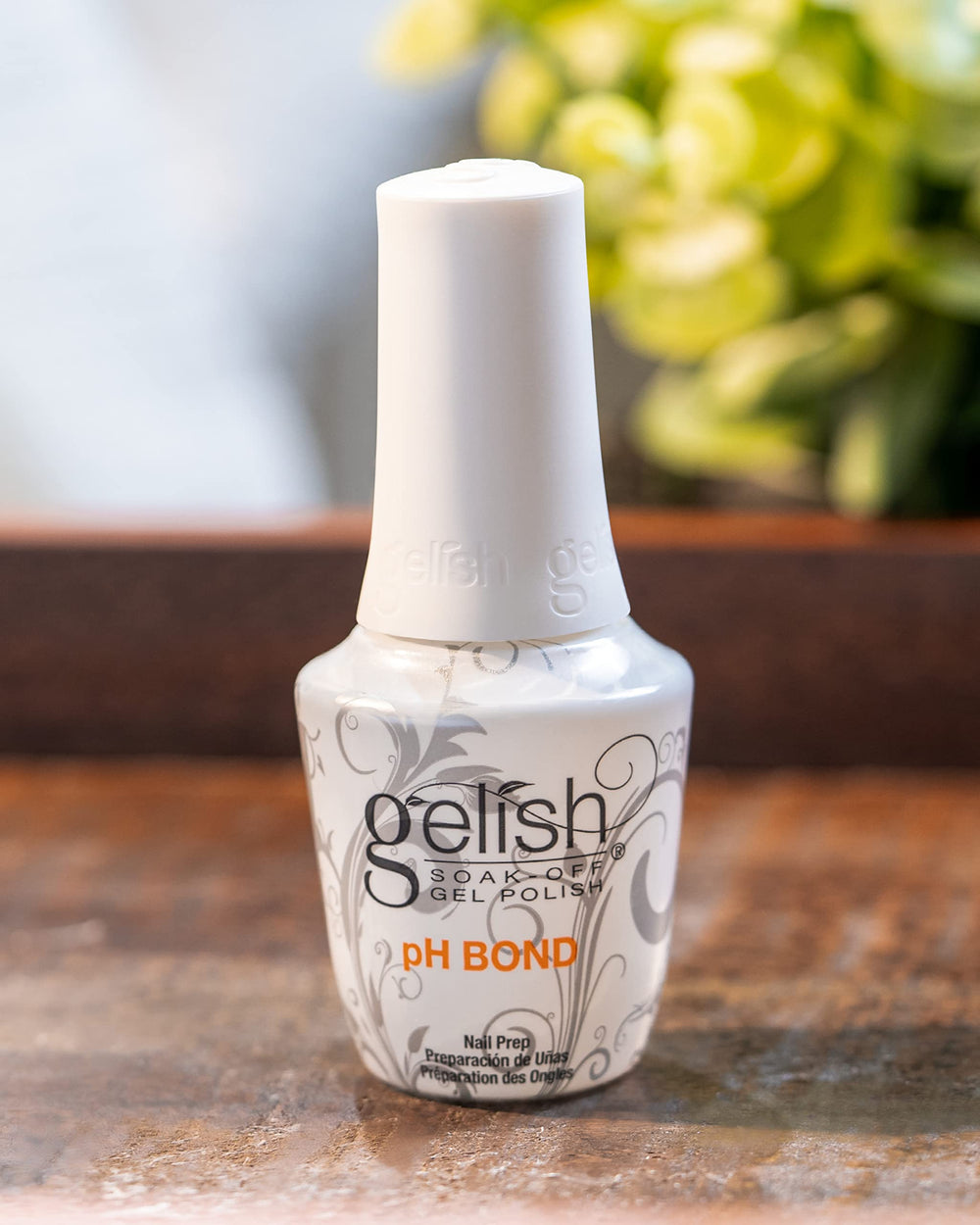 Gelish pH Bond dries quickly after application for faster gel manicures.
