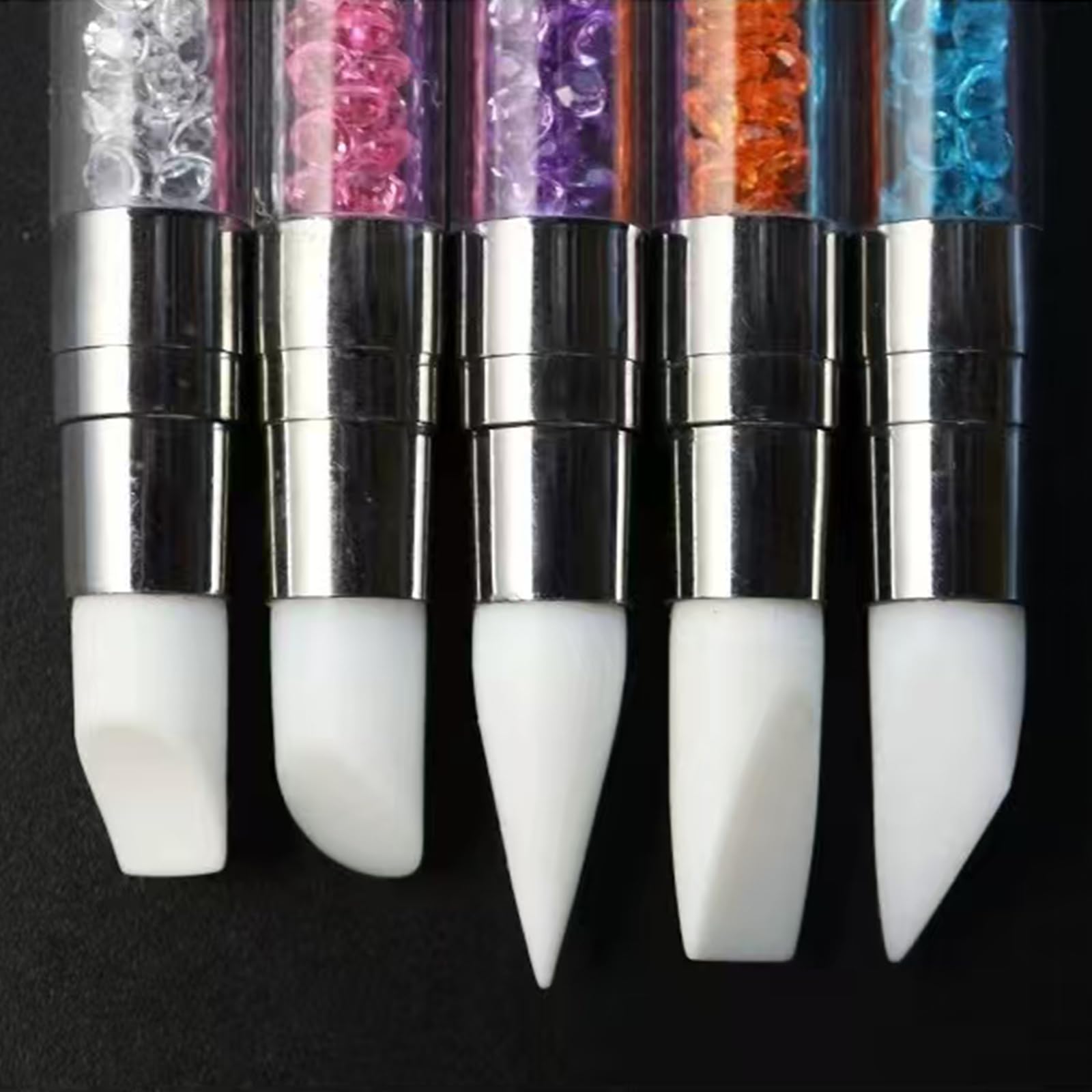 GEMBITYFUL 3D sculpting pen used for shaping and detailing.