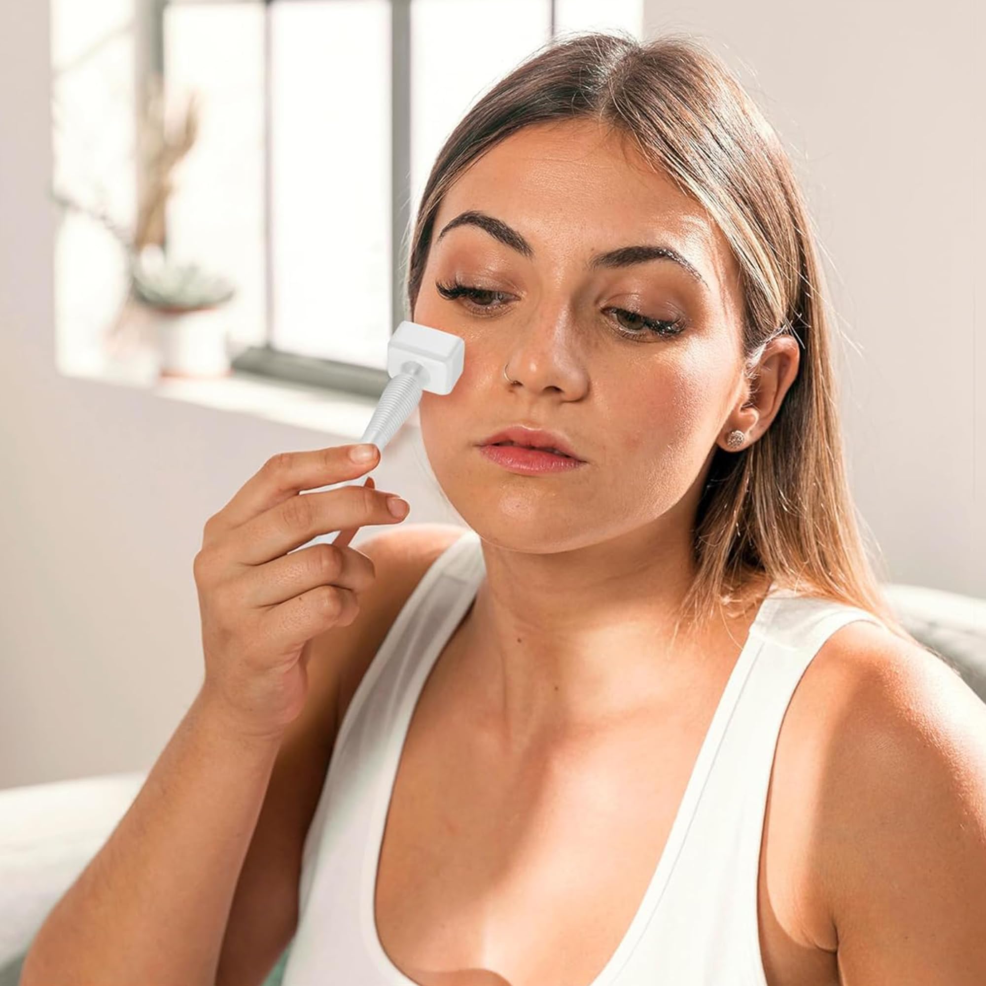 GEMERRY AMZ Derma Stamp in use on the face for gentle maintenance.