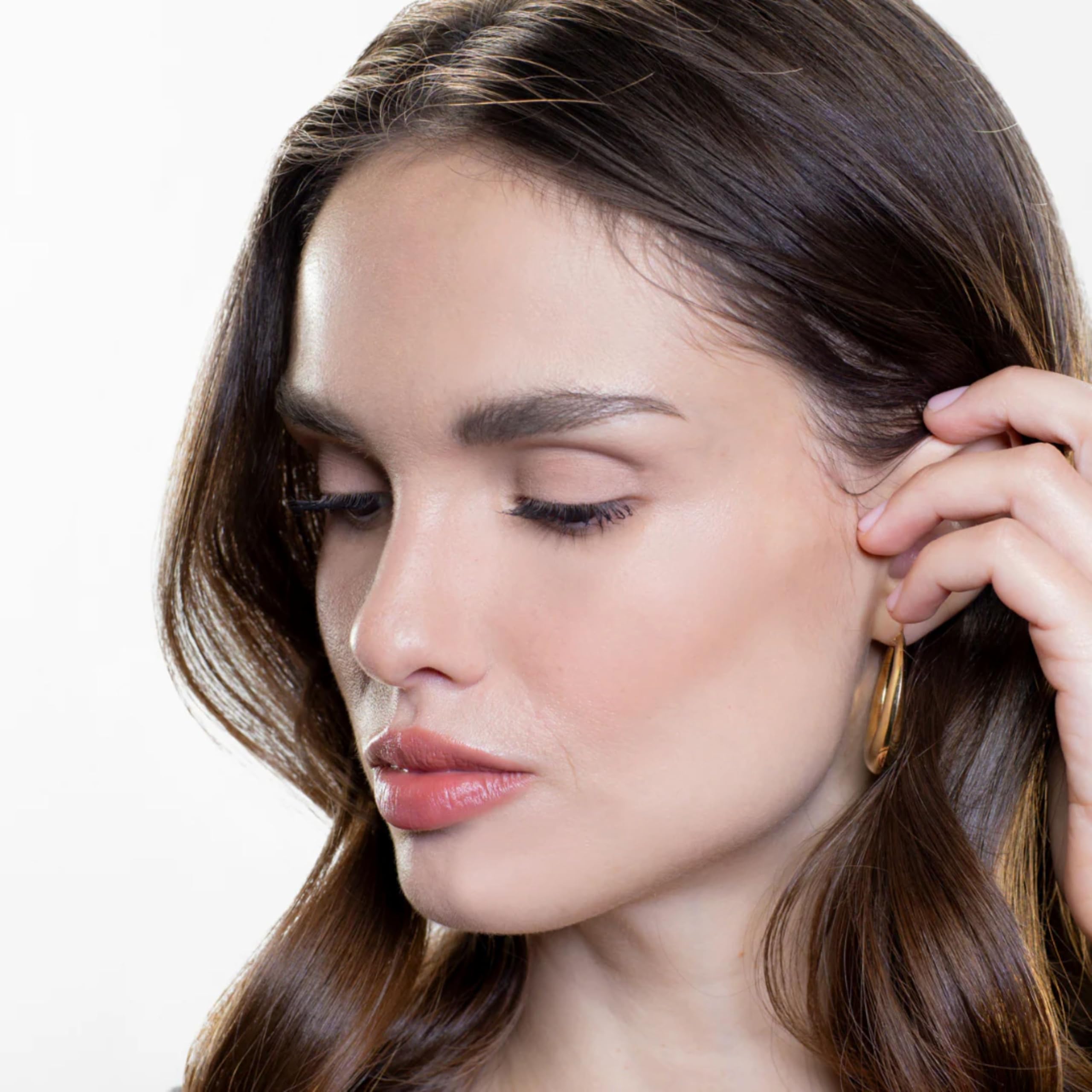 Gen See Linen swatch demonstrates buildable pigment for sheer to bold looks.