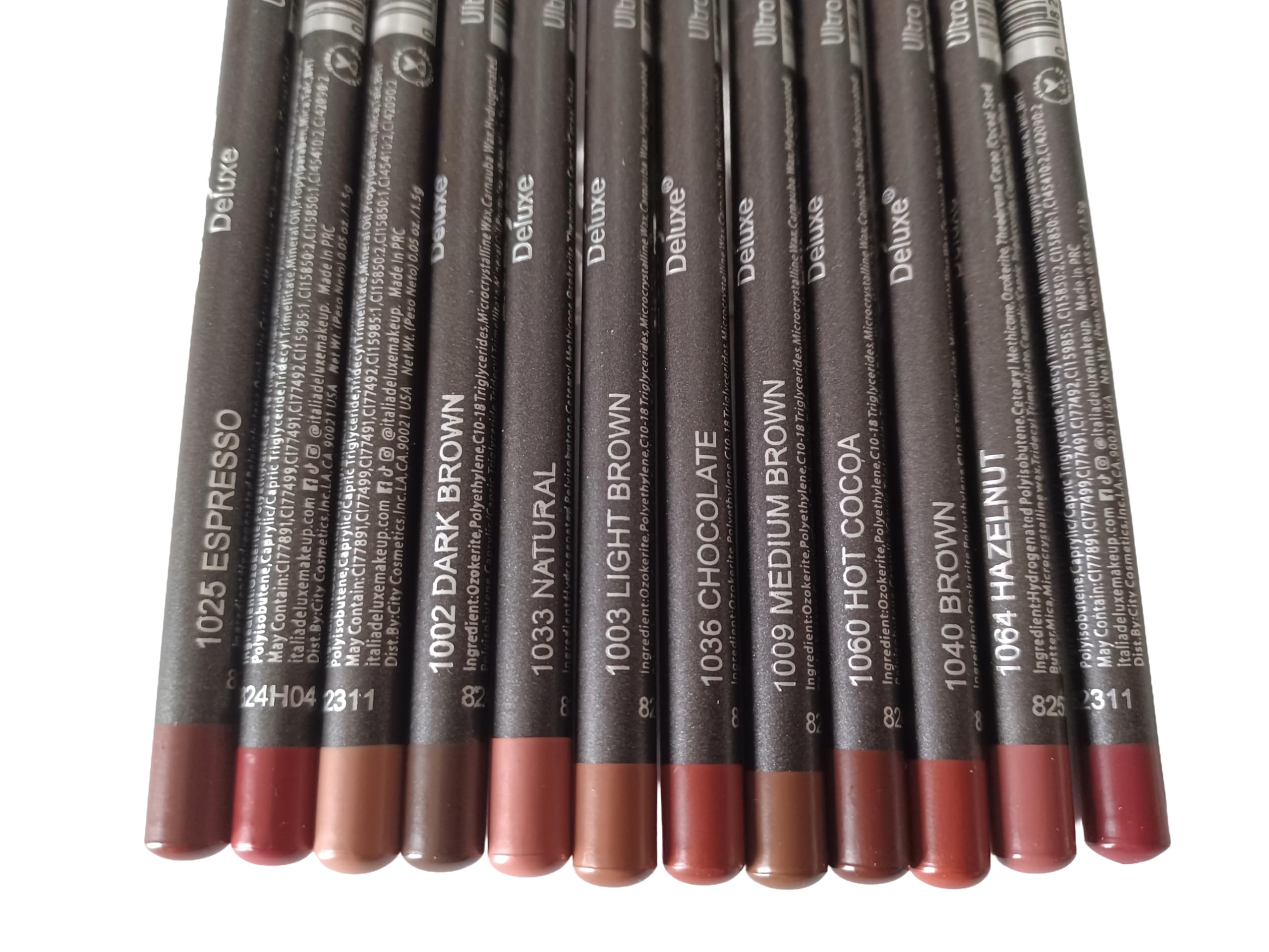 Delineadores marrón de Generic para labios y ojos con tono versátil.