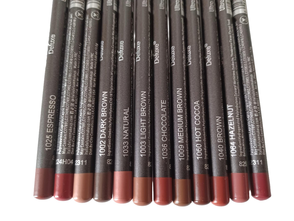Delineadores marrón de Generic para labios y ojos con tono versátil.