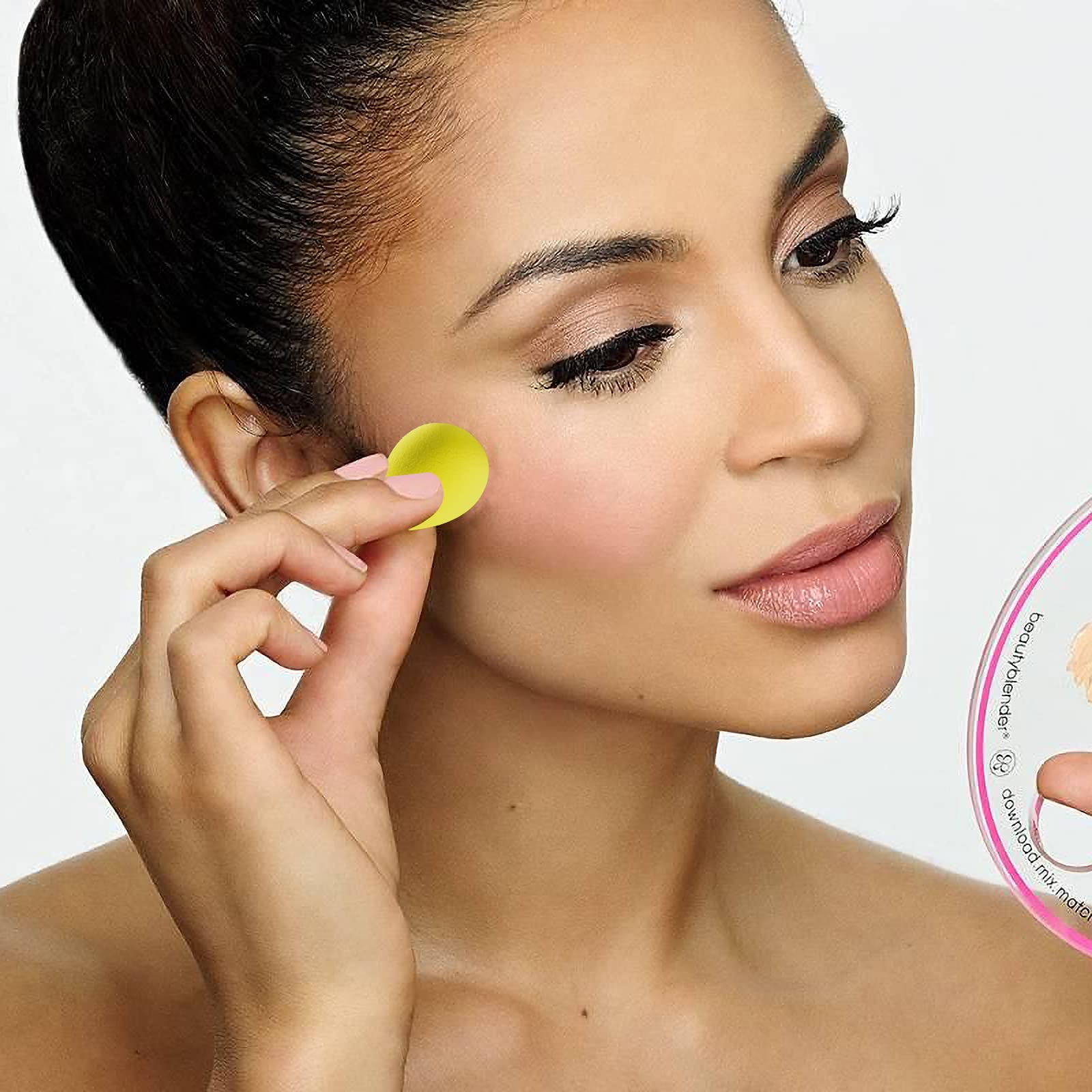 GFOUNS portable makeup sponges ideal for travel and touchups