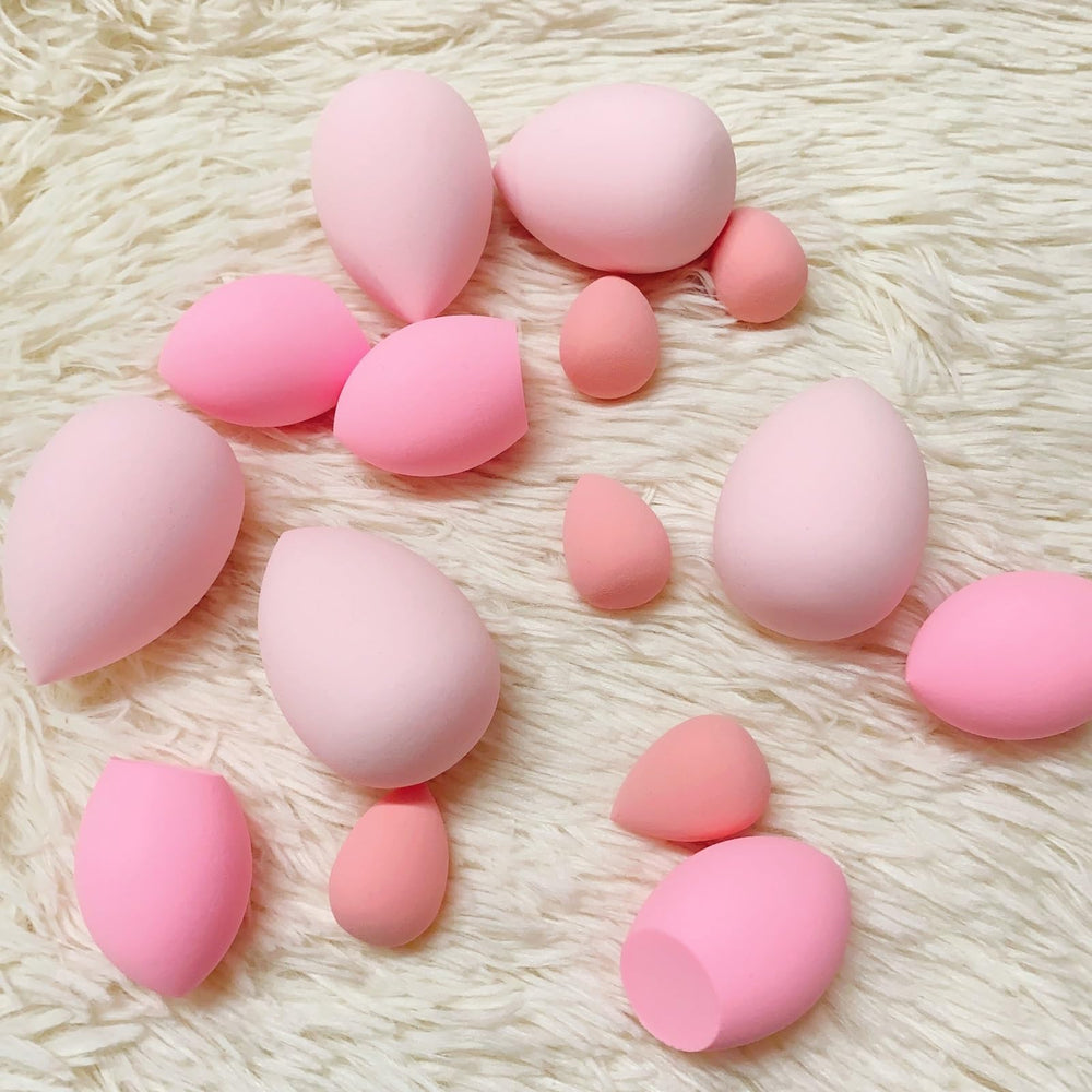 GFOUNS makeup sponge for foundation application delivers smooth, even coverage.