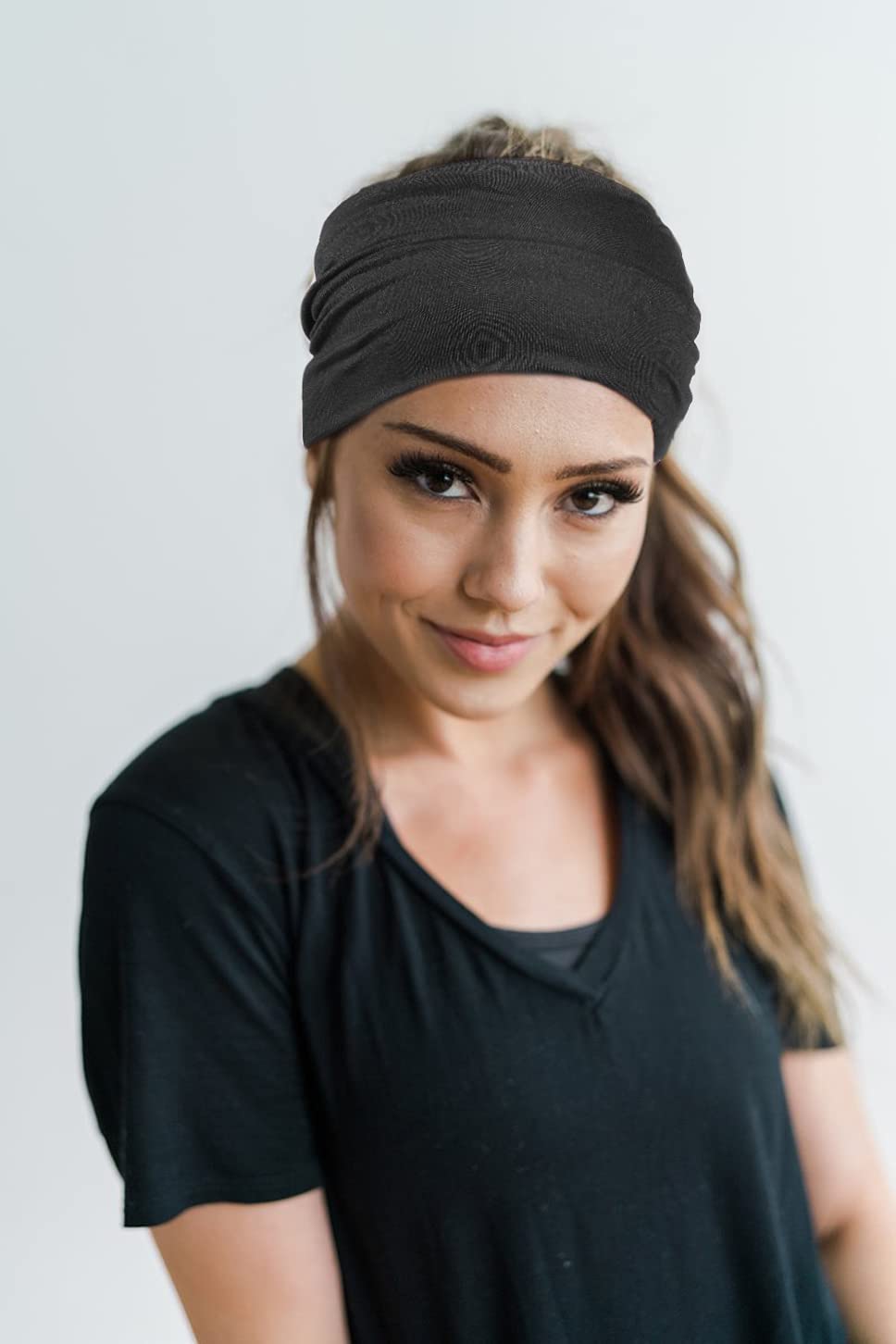 GiLi wide headband black close-up; non-slip stretch for secure fit