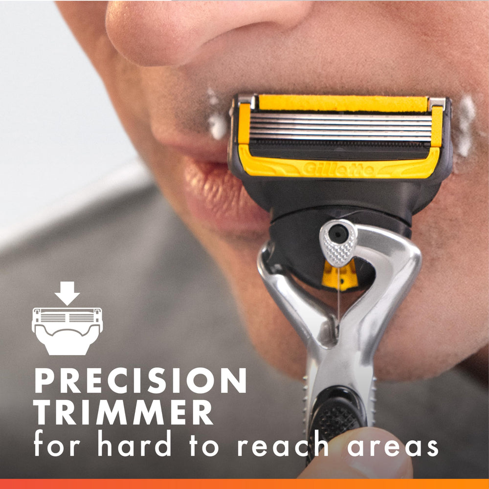 Microcomb guides hairs toward blades for even results