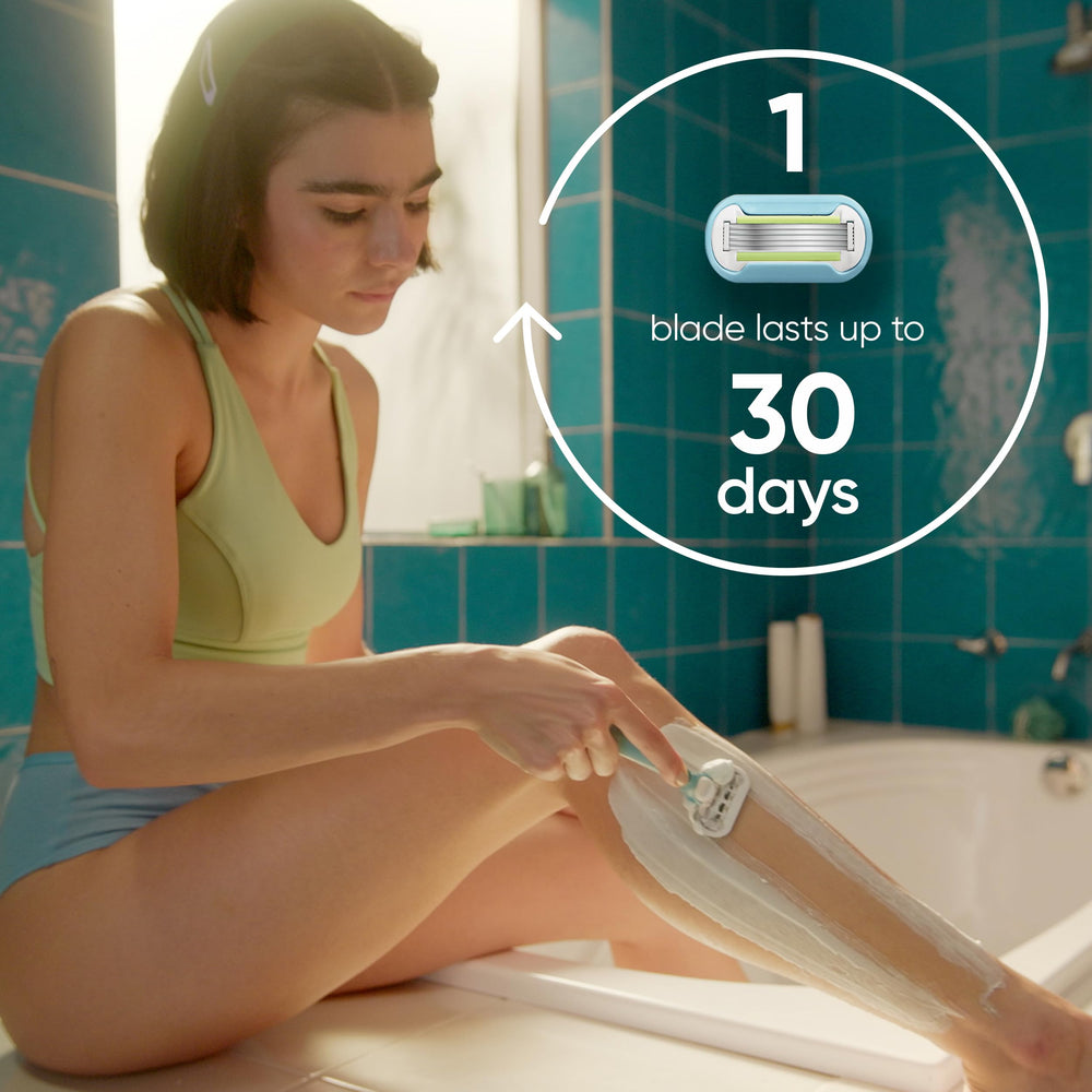 Eight-count packaging of Gillette Venus refills for regular use.