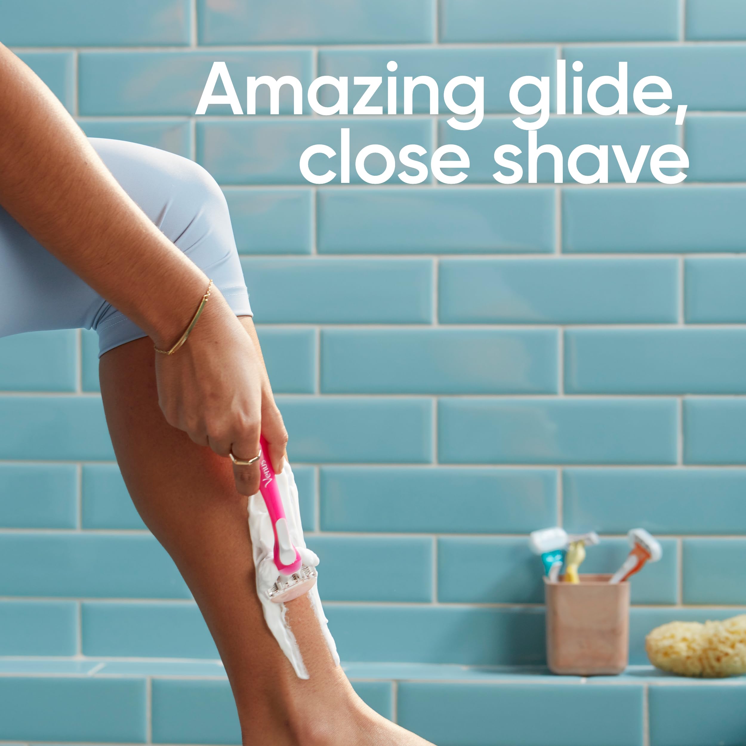 Close-up of built-in shave gel bars delivering moisturized, smooth glide.