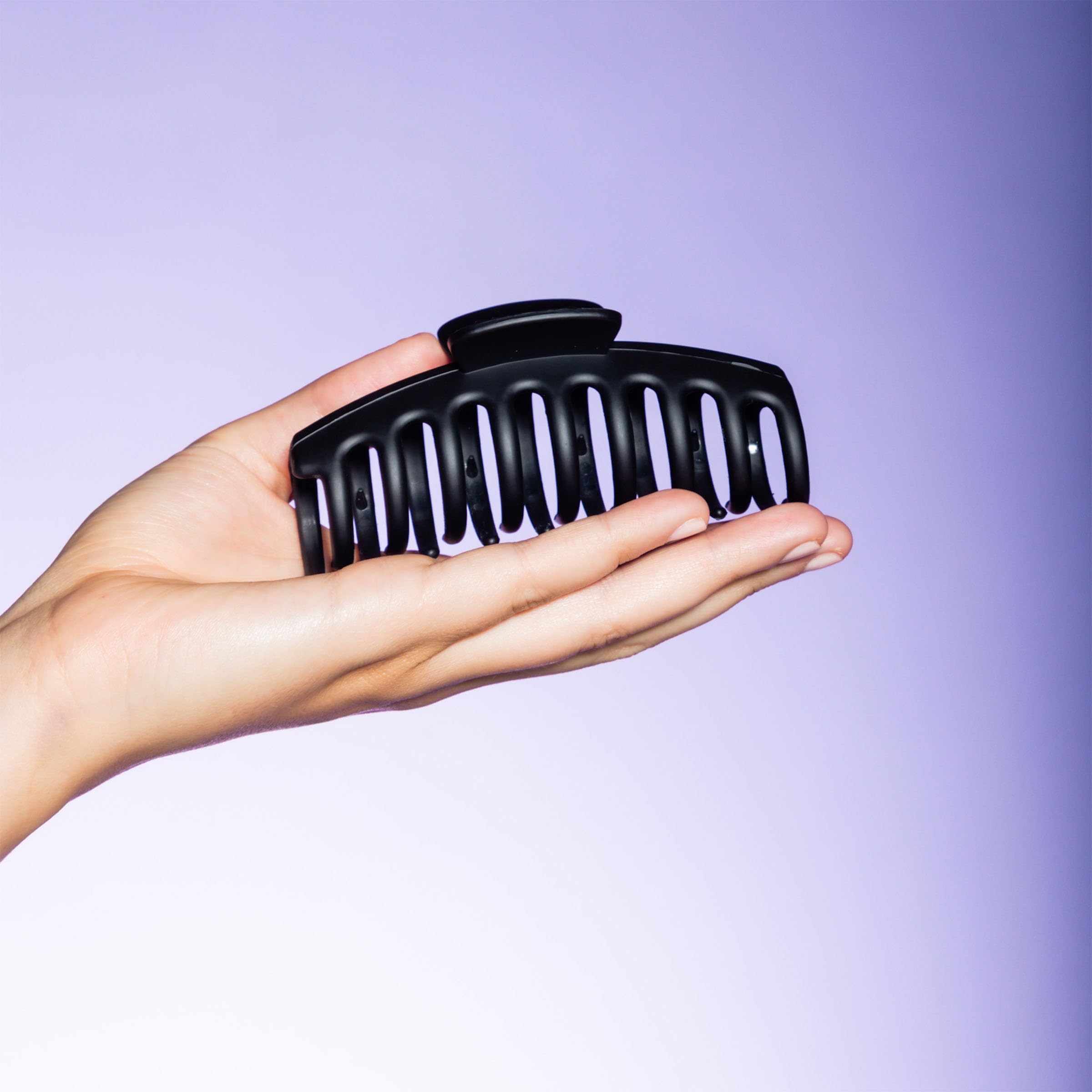 GIMME sustainable clip distributes pressure evenly to protect textured hair.