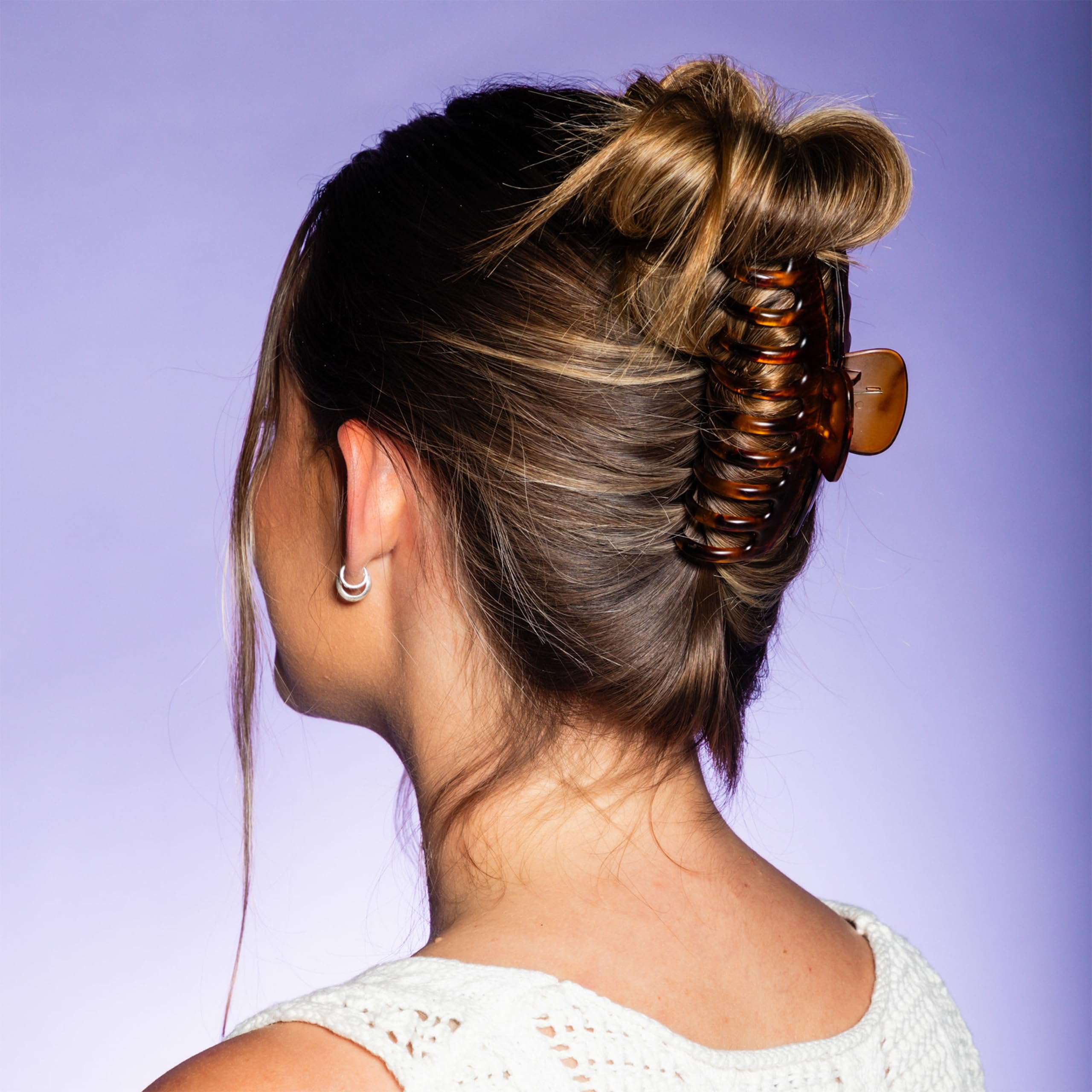 GIMME thick-hair clip durable hold helps manage voluminous textures.