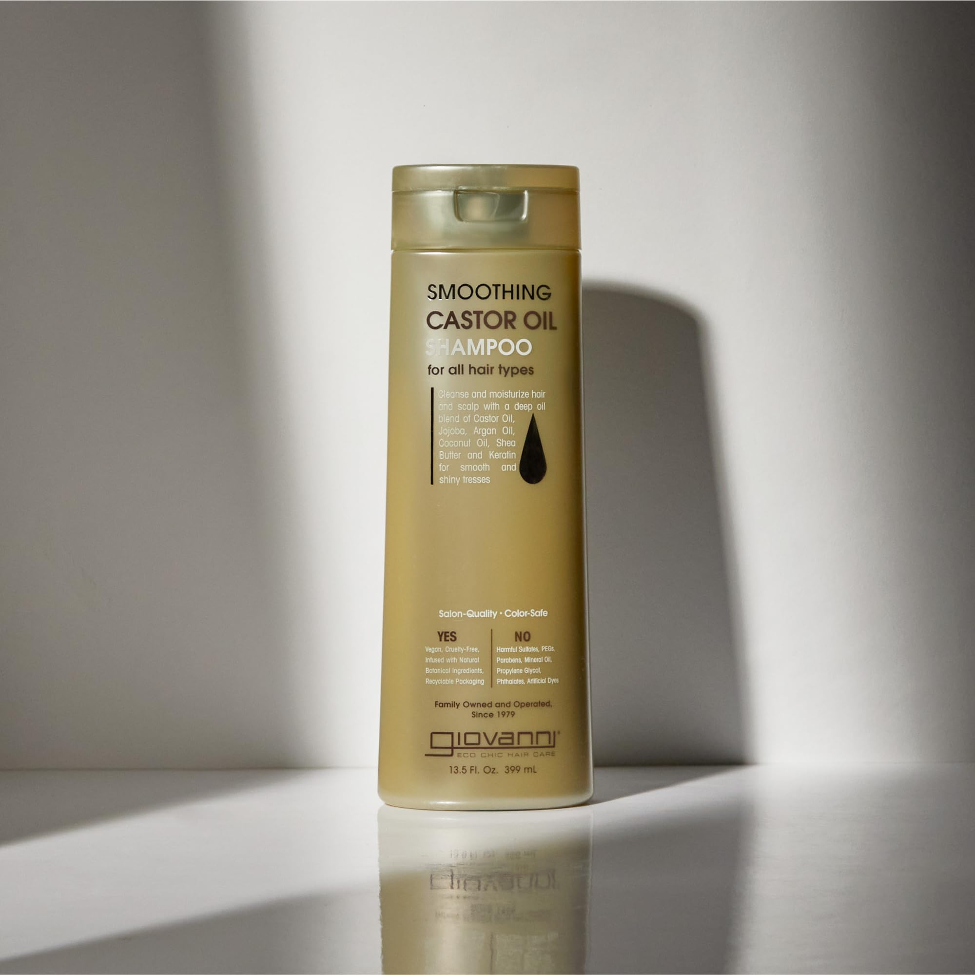 Textura suave al lavar con Giovanni Aceite de Ricino champú.