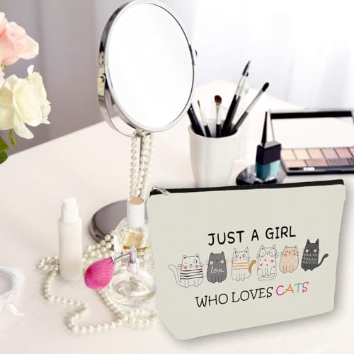 Girlly Cat Makeup Bag showing a smooth zipper for quick access to contents.
