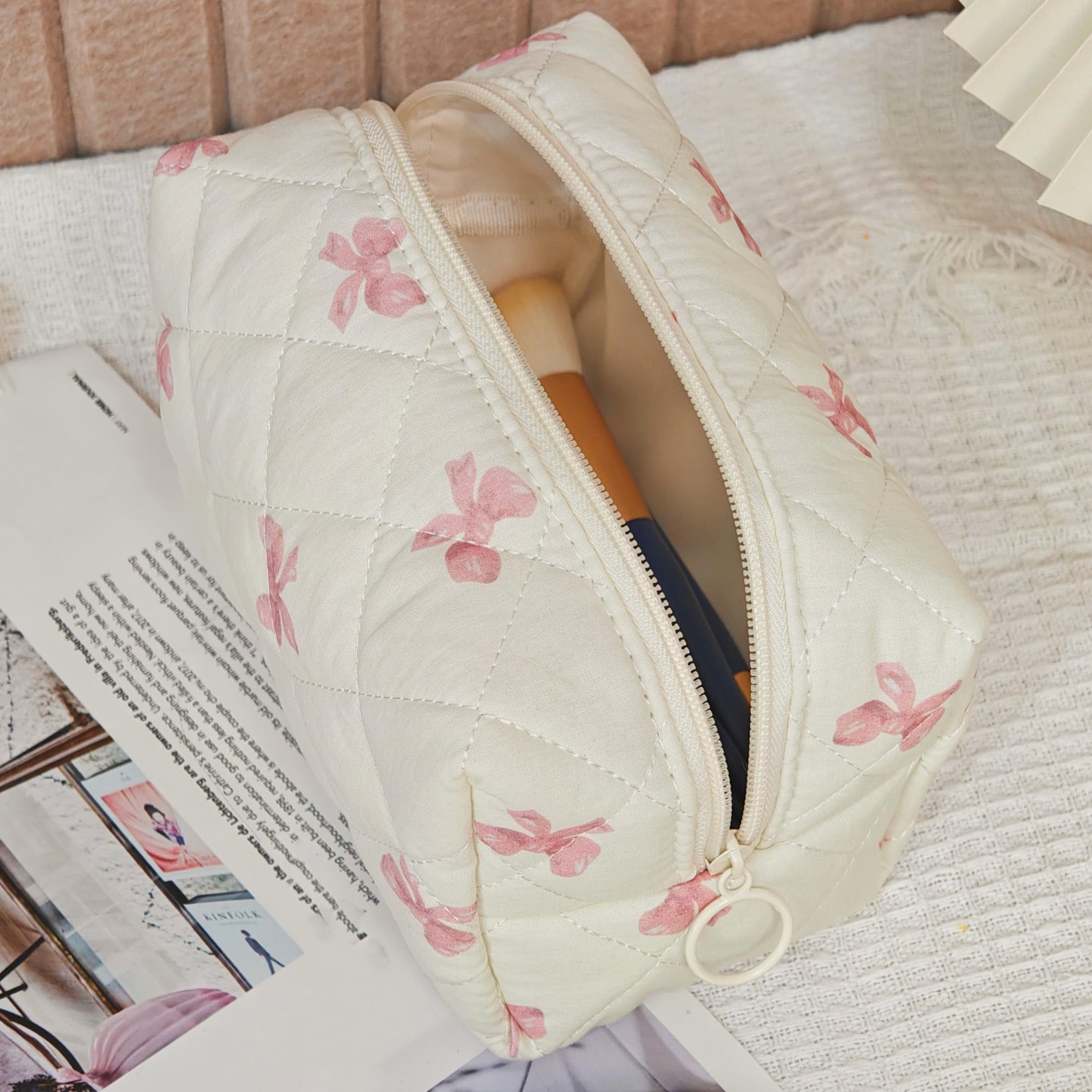 GISMTR floral makeup pouch, lightweight travel companion for skincare and cosmetics