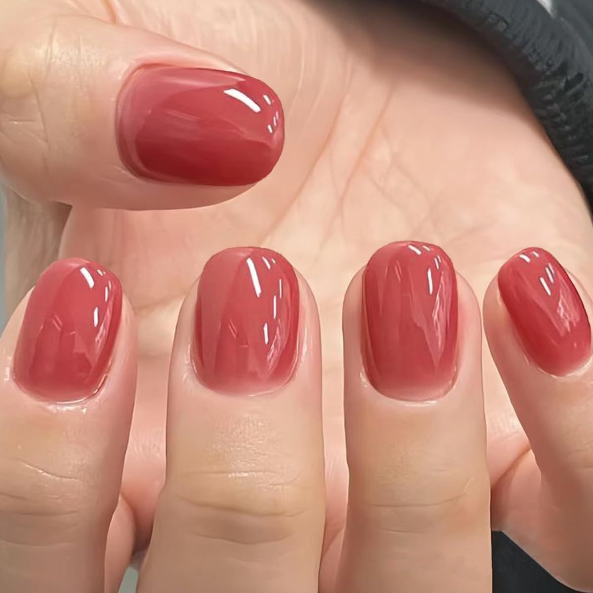 GLAMERMAID uñas postizas presionadas rojas cortas squoval con acabado gel brillante