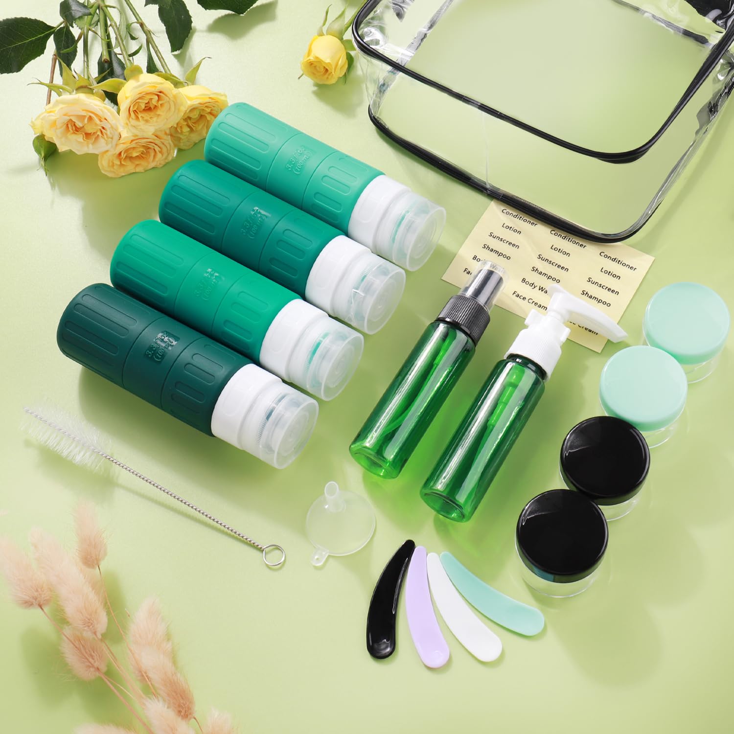 GLAMFIELDS cleaning brush for quick, thorough cleaning of silicone bottles.