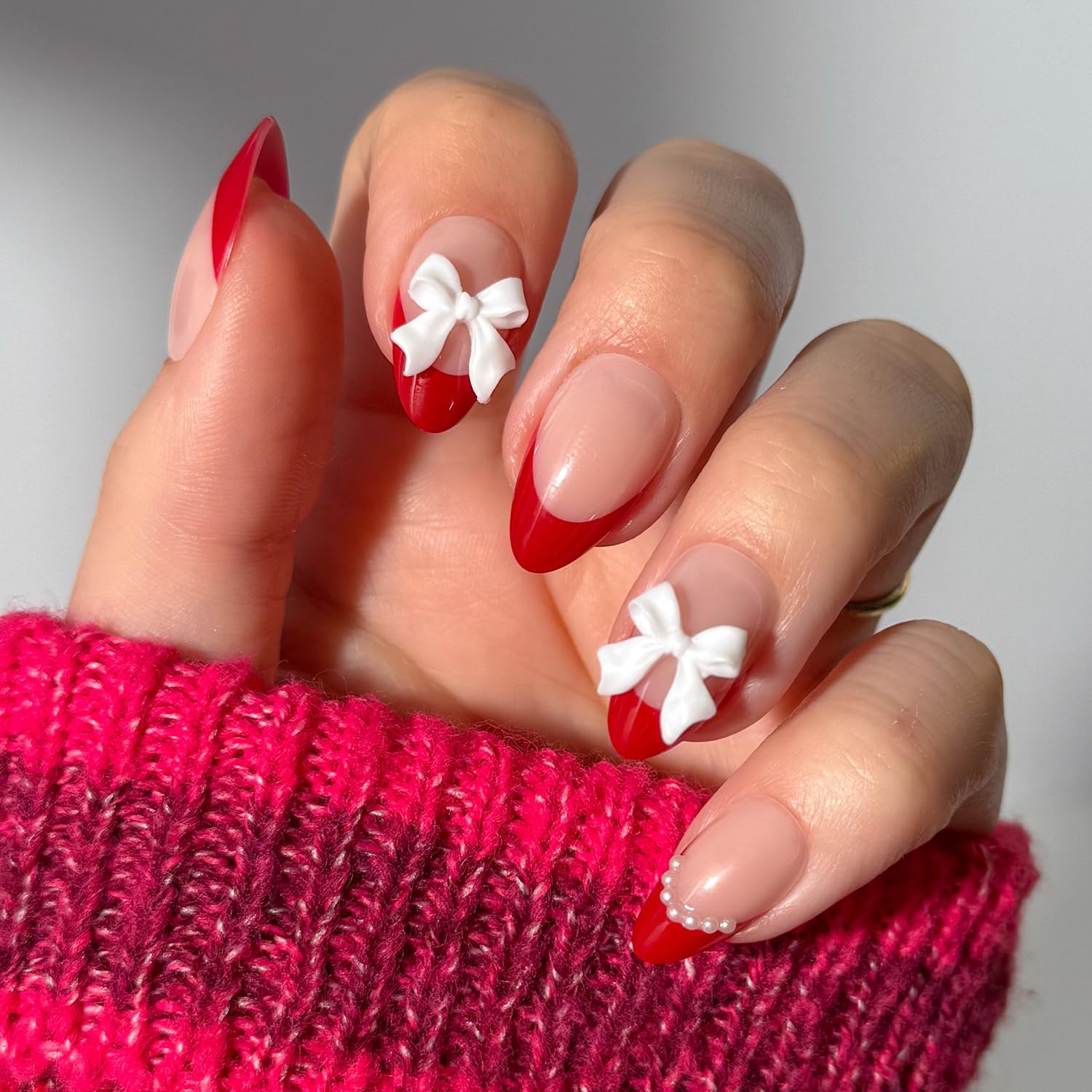 Glamnetic Ruby Ribbons uñas almendra con frances rojo, acabado de salón en casa.