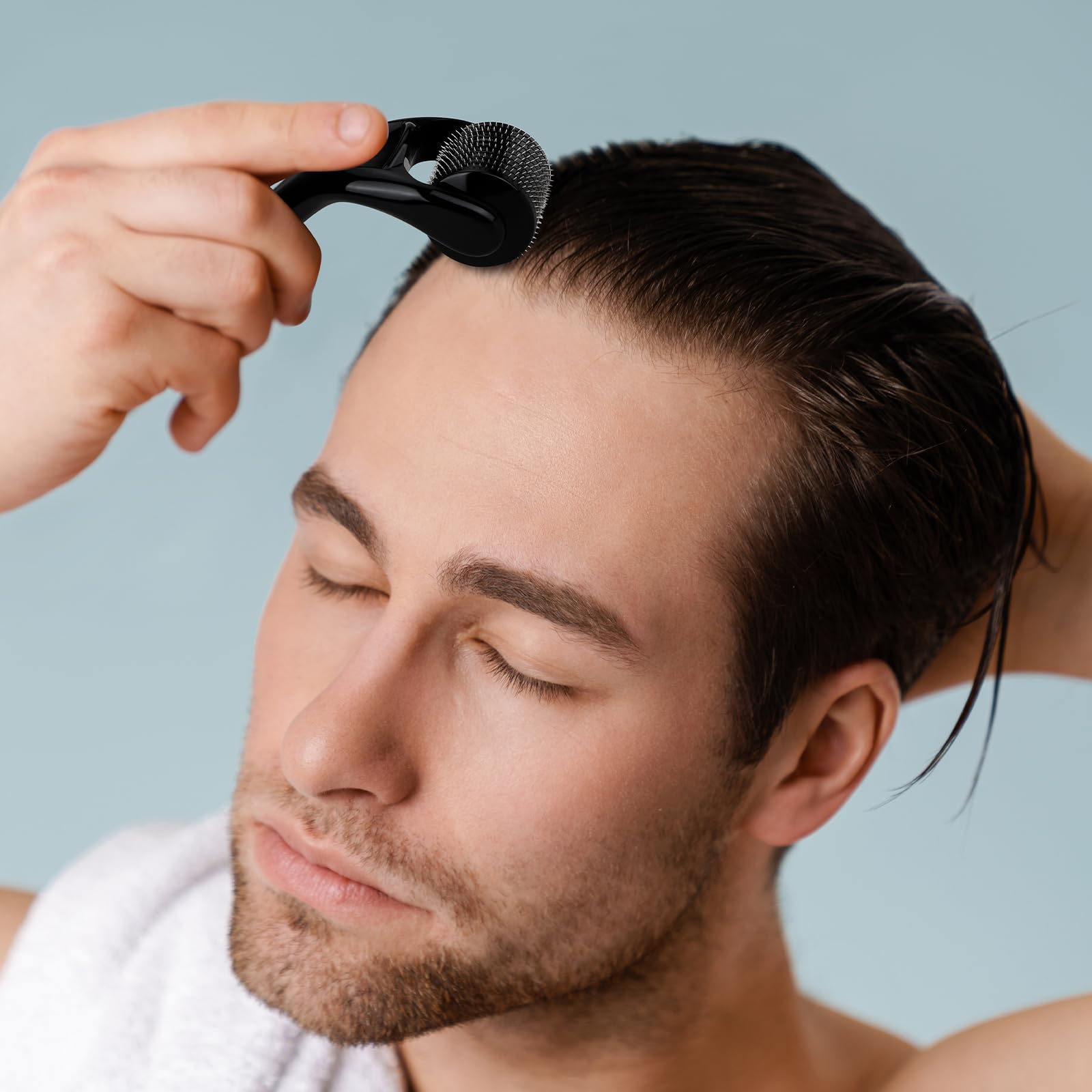Glemme derma roller with ergonomic handle for comfortable use.