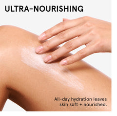 Glossier Crème de You crema corporal, aplicada tras la ducha, absorción rápida.
