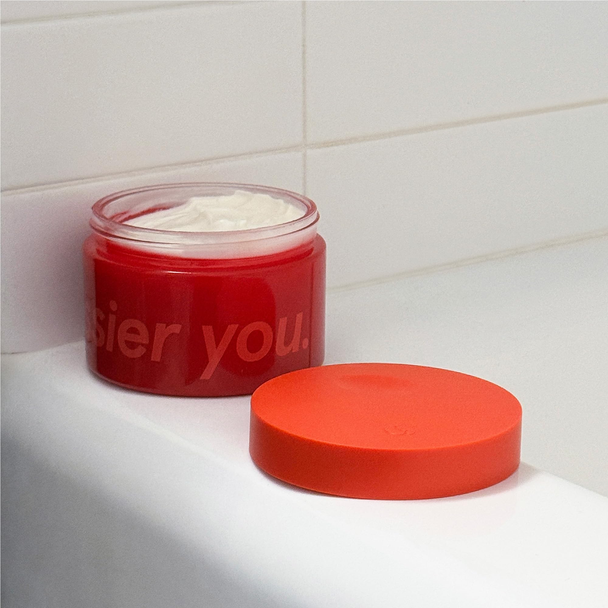 Glossier Crème de You es vegana y probada dermatológicamente.