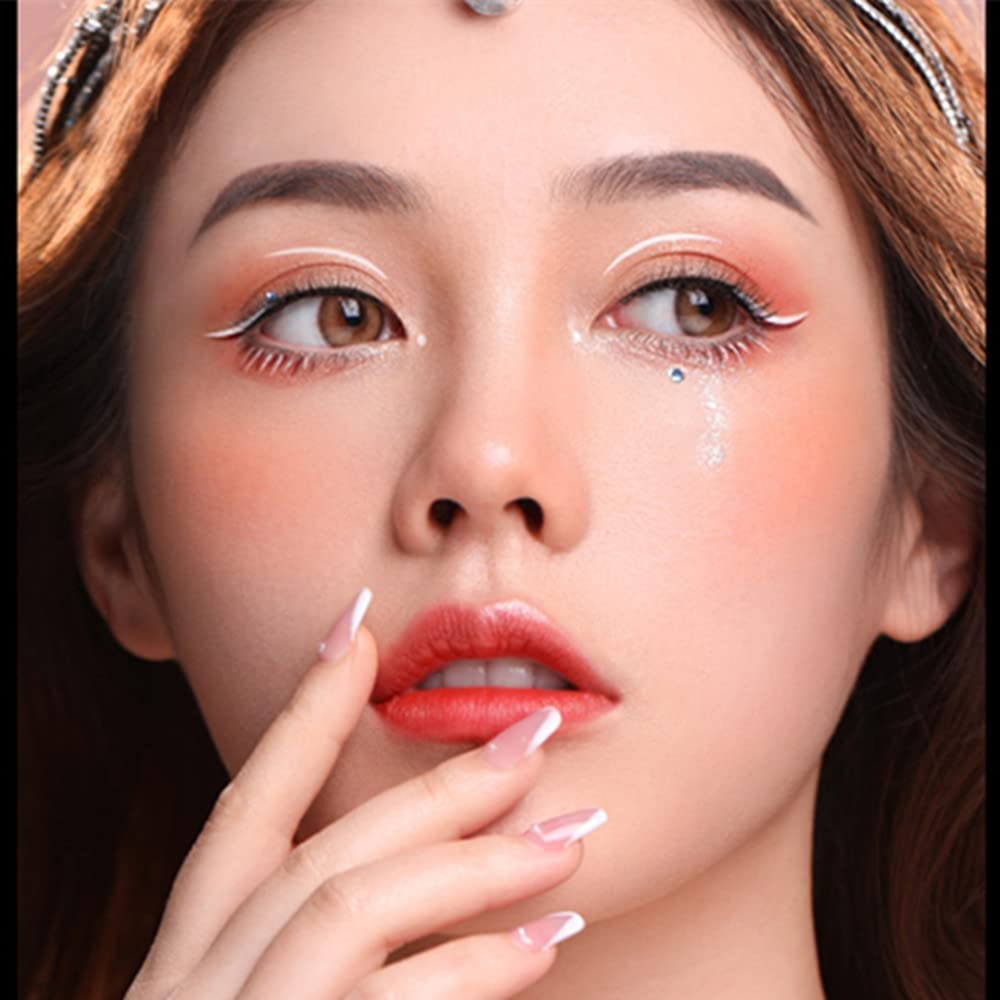 Go Ho white highlighter pencil creates brighter lids and accents.