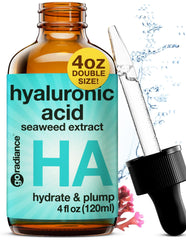 Go Radiance serum ácido hialurónico, vertido de la botella, hidratación intensa para la piel.