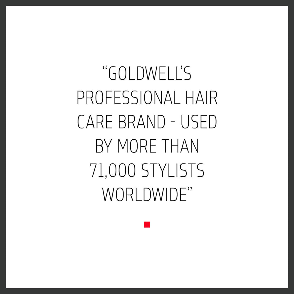 Aplicación con peine de Goldwell Dualsenses Bond Pro para peinado suave.