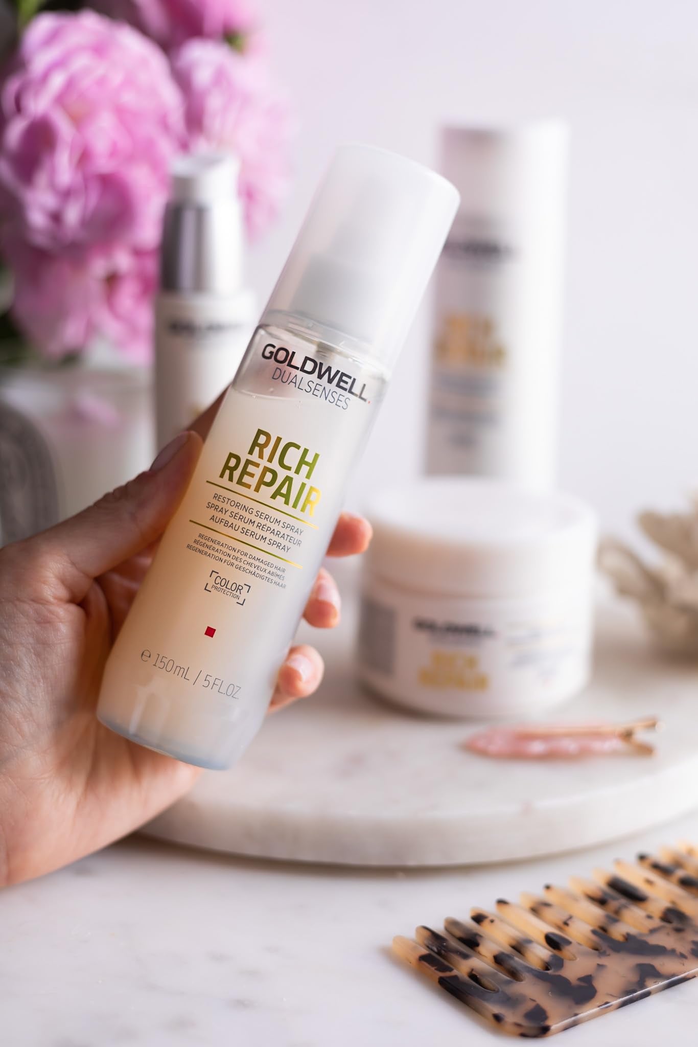 Goldwell Rich Repair Serum Spray, uso tras la ducha para cabello más manejable.