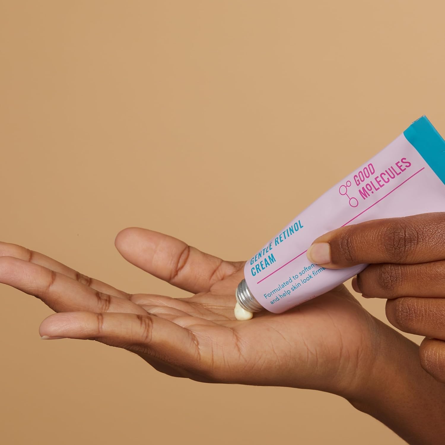 Good Molecules crema retinol suave, embalaje sostenible: enfoque responsable para el cuidado diario.