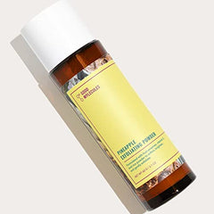 Mezcla cremosa al agua con polvo exfoliante de piña Good Molecules para exfoliar con suavidad.
