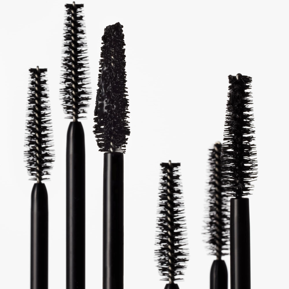 Goop Featherlash consumer results graphic illustrating lift, volume, and wear insights.