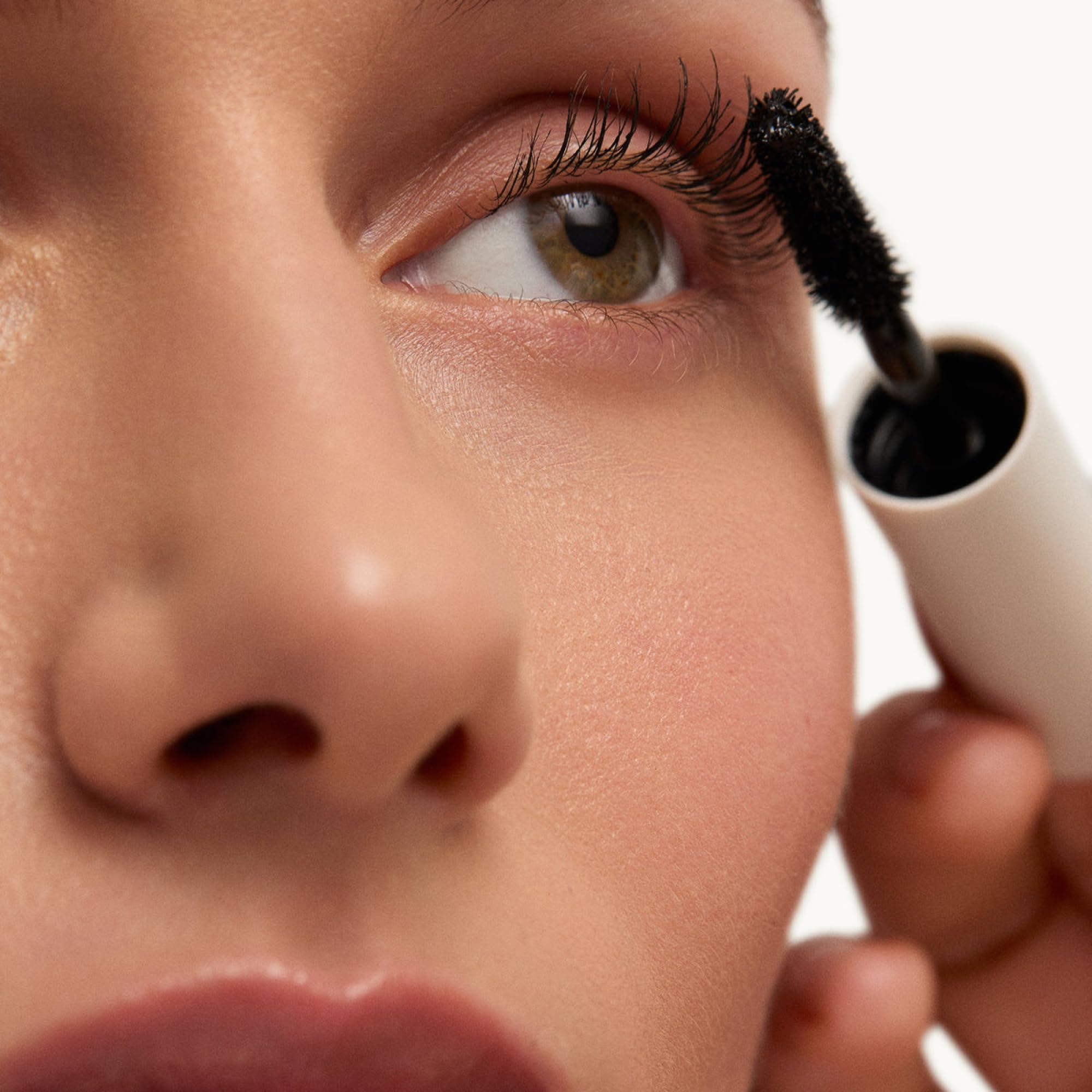 Goop Featherlash ingredients image featuring Widelash complex and botanicals.
