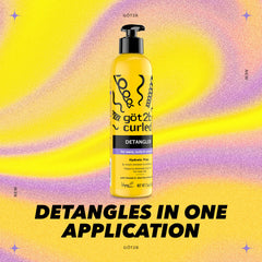 Got2B Curled Detangler frente al espejo listo para preparar rizos