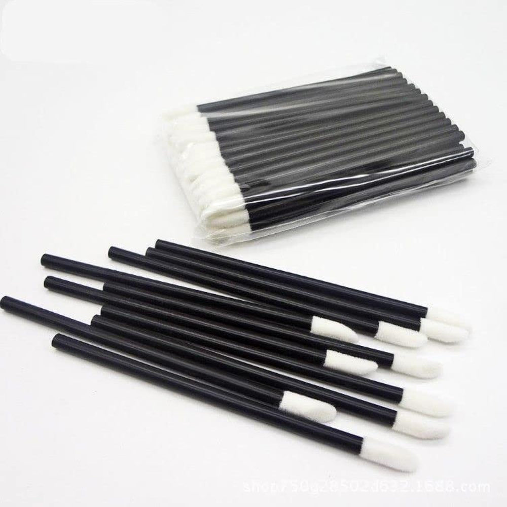 GoWorth disposable lip brushes set for hygienic lip gloss application.