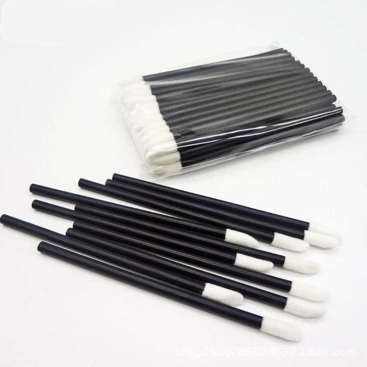 GoWorth disposable lip brushes set for hygienic lip gloss application.