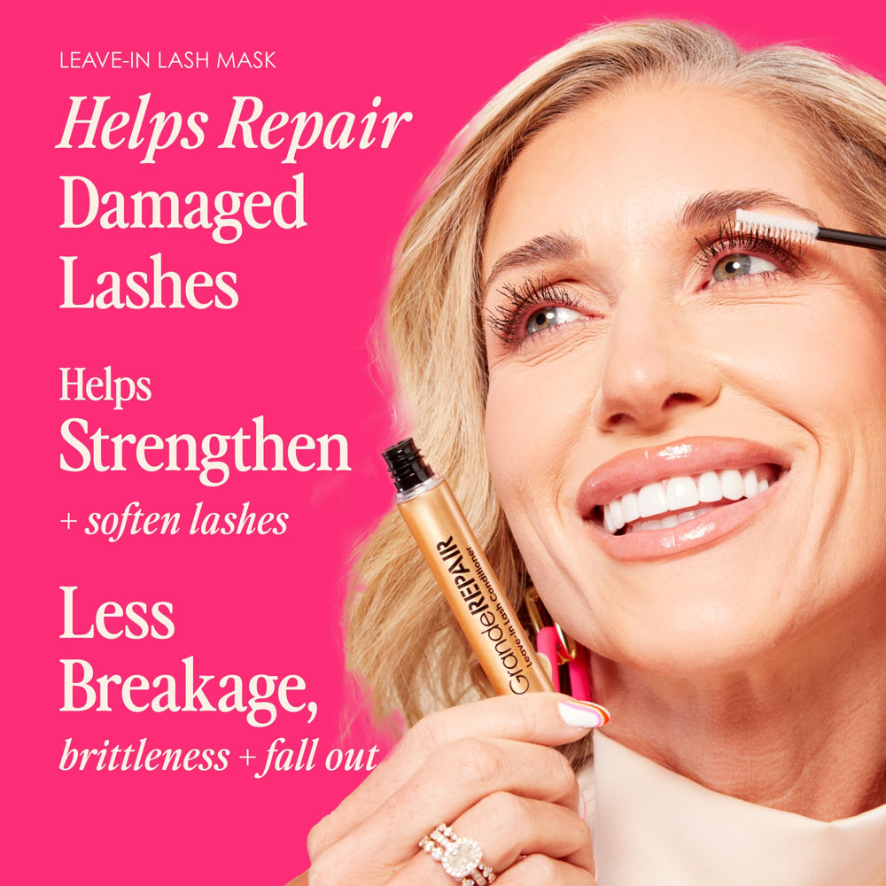 Aplicator wand of GrandeREPAIR gliding along lashes for precise application