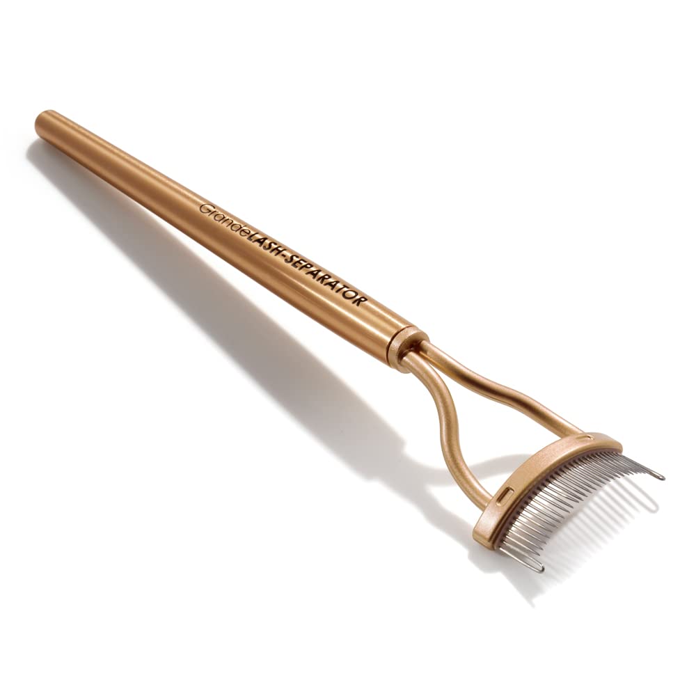 GrandeLASH-SEPARATOR hugs lashes with a contoured design to prevent tugging.