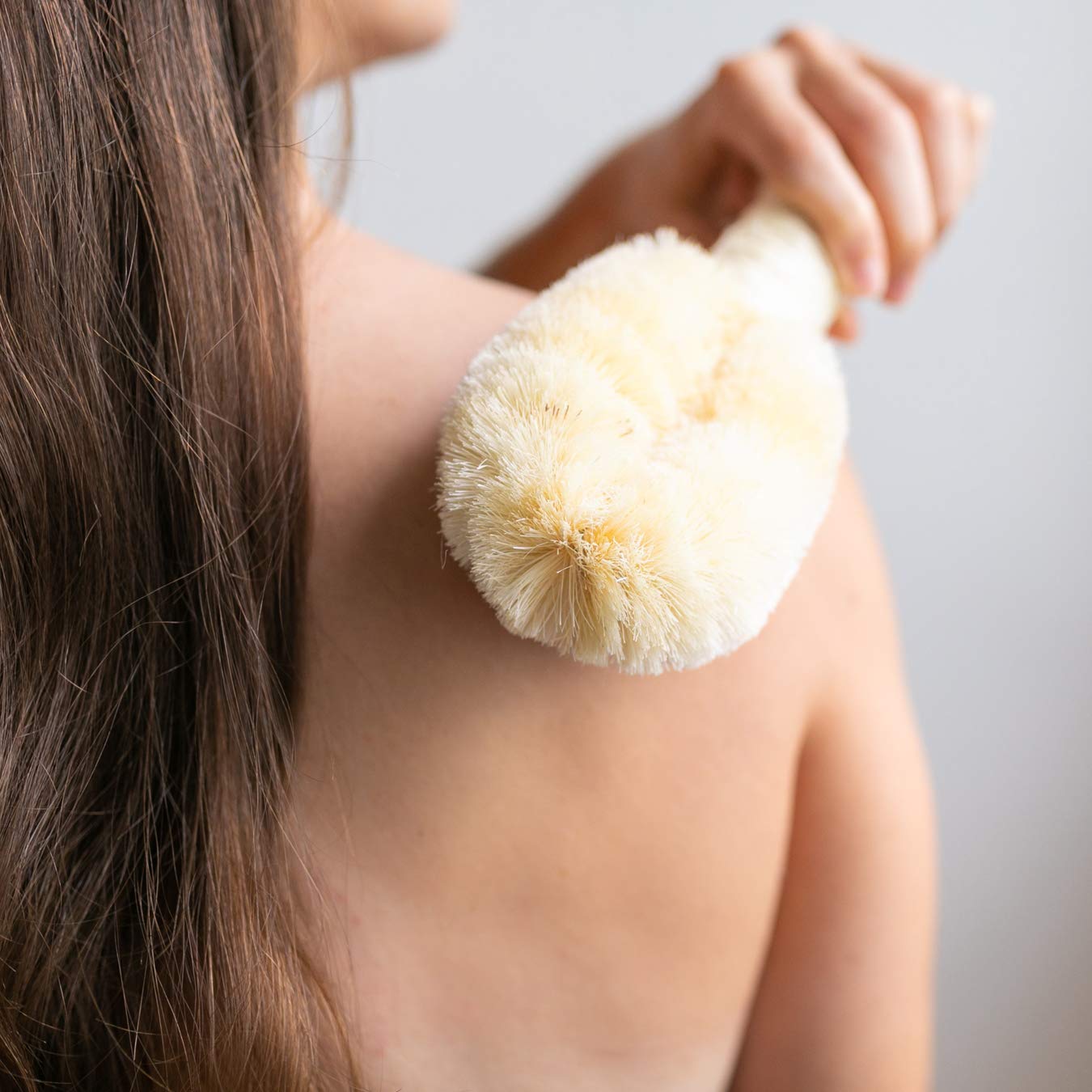 GranNaturals Bath & Shower Sisal Brush delivers body exfoliation to reveal smoother skin.