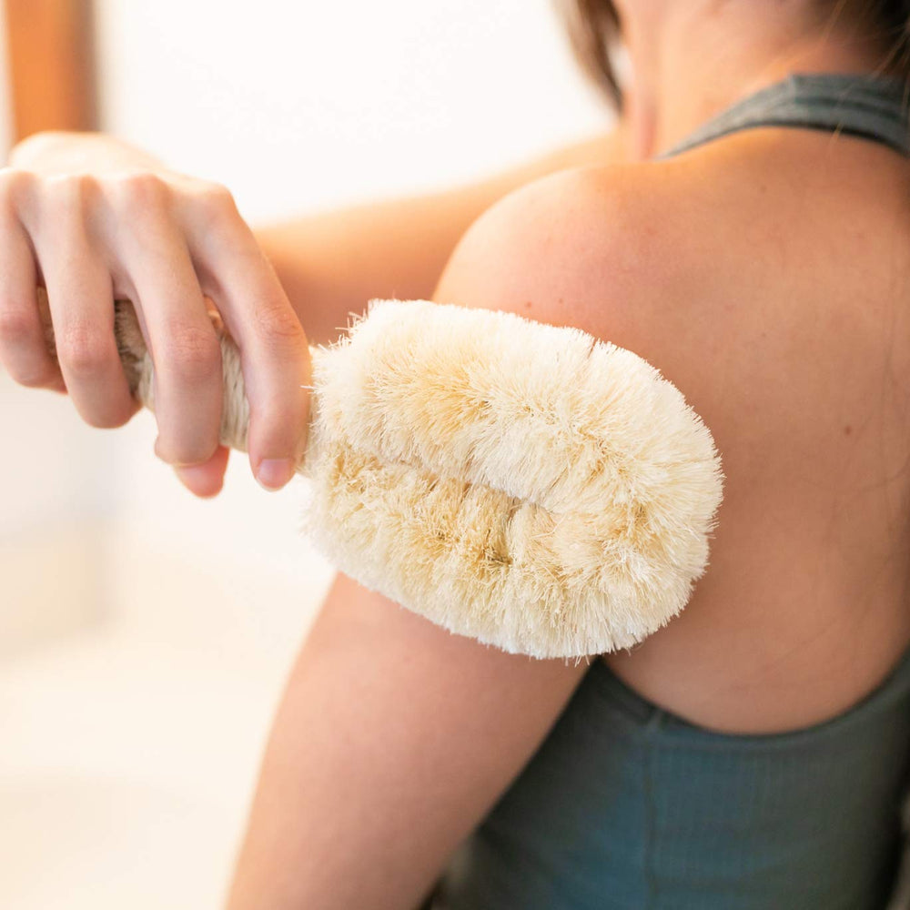 GranNaturals Bath & Shower Sisal Brush helps smooth skin appearance with even texture.