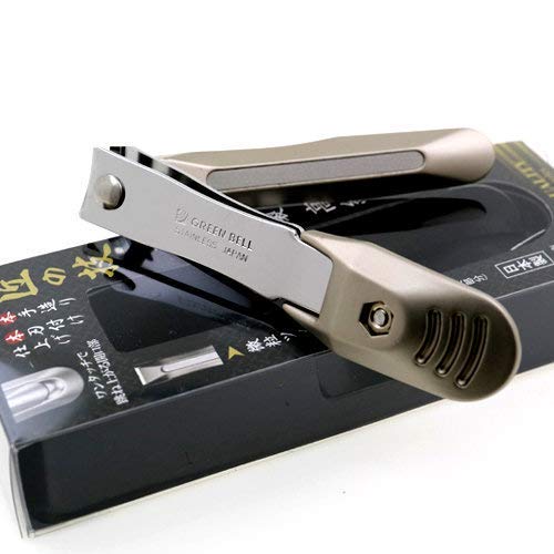 Compact, travel-ready design suitable for grooming kits.