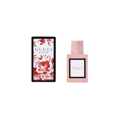 Gucci Bloom spray application, ideal for on-the-go refresh.