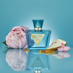 GUESS Seductive Blue bottle cap close-up, premium scent for everyday use