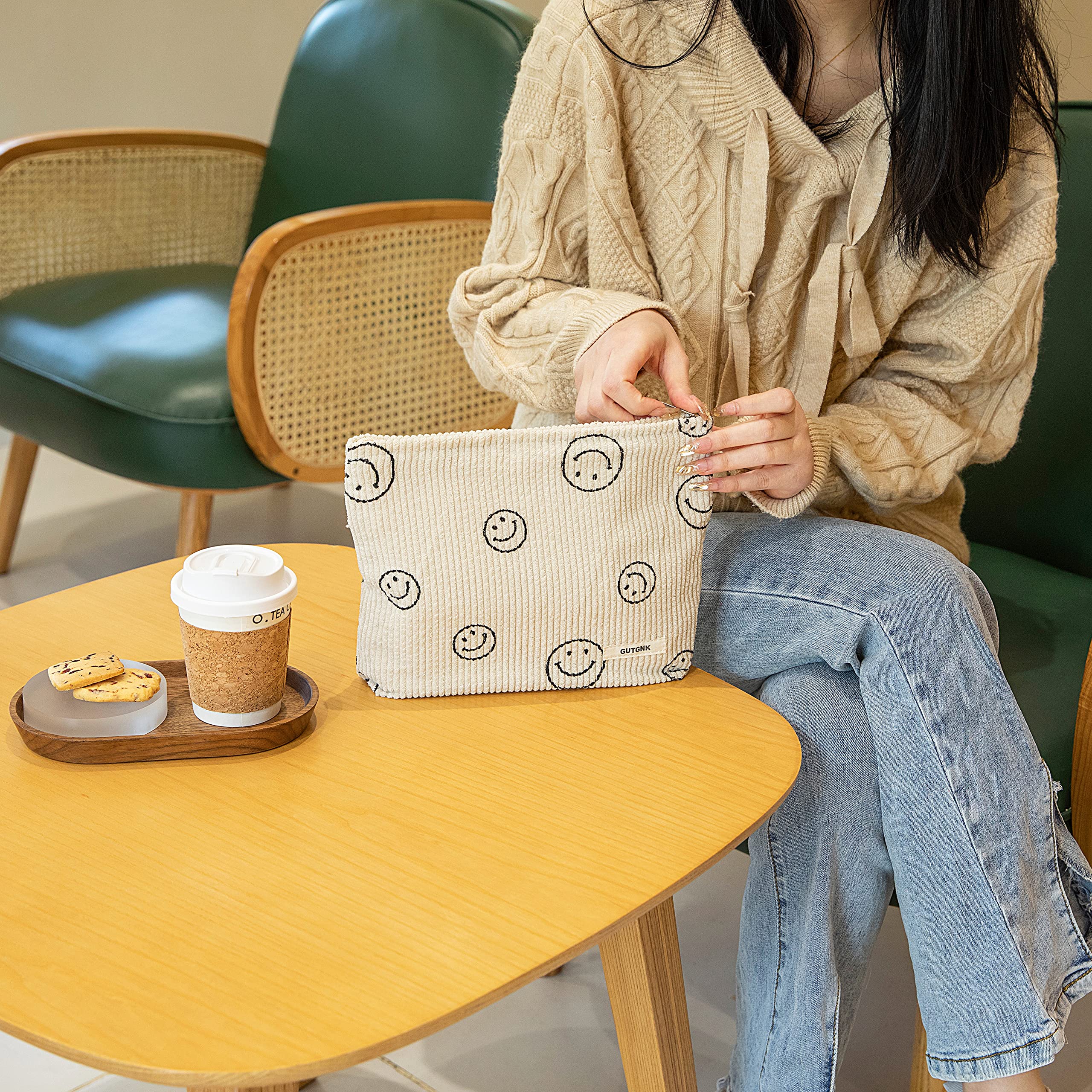GUTGNK beige color and cheerful design complements any bag