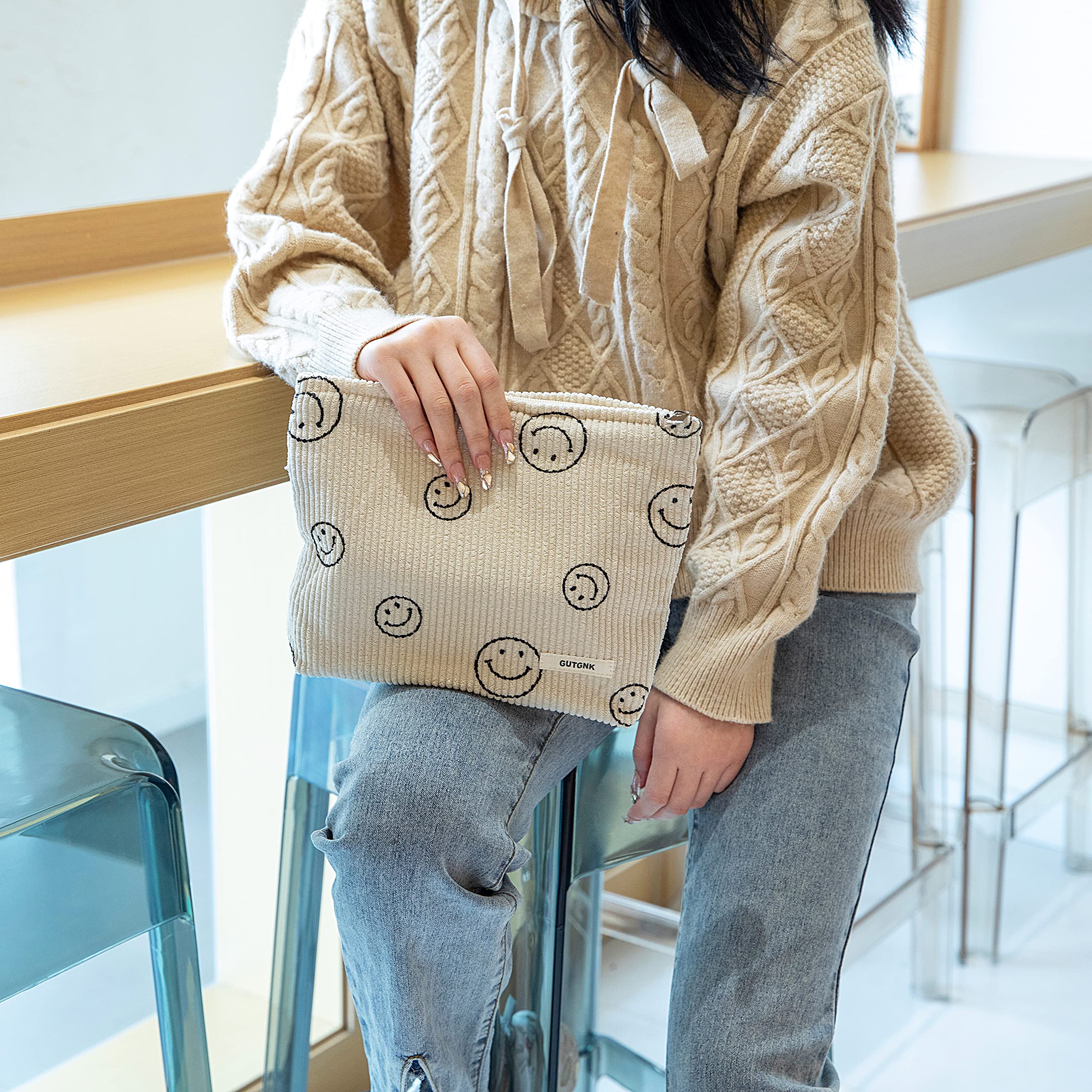 GUTGNK smiley-face design on bag brightens mood during routines
