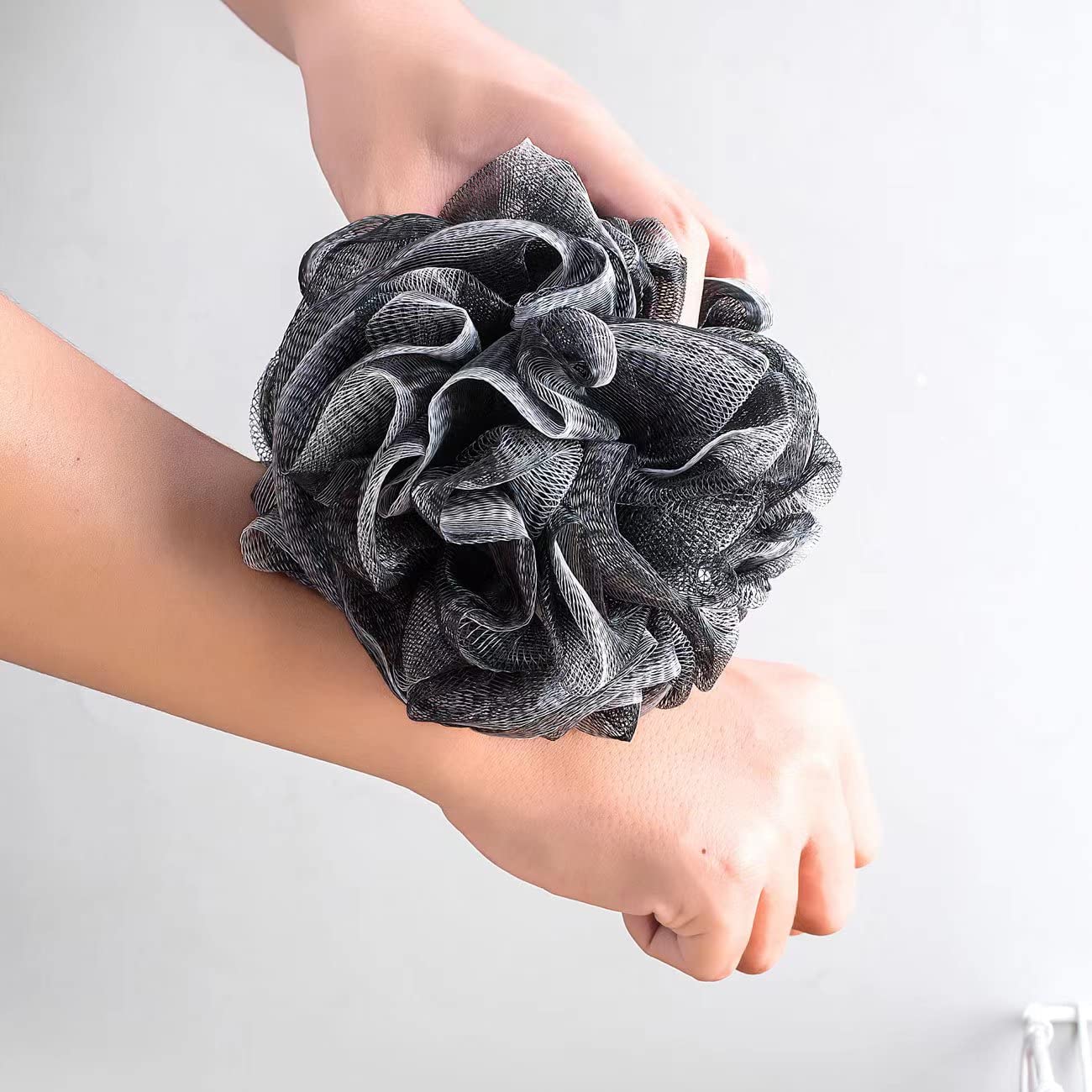 GXBTOPGO bath loofah dries quickly, reducing mold and odor.