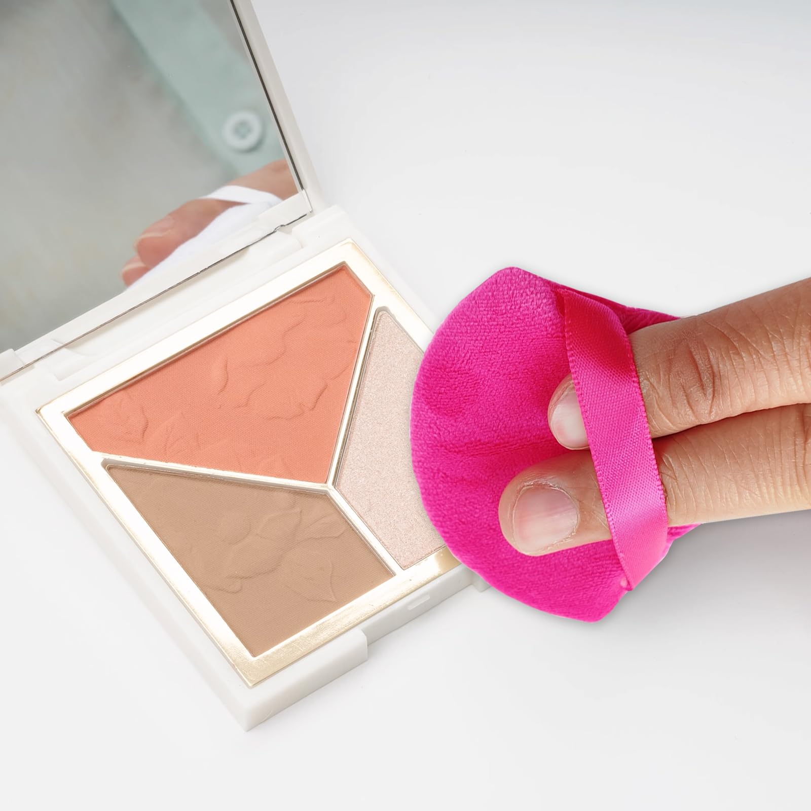 GXXMEI foundation and blush application puff for even coverage.