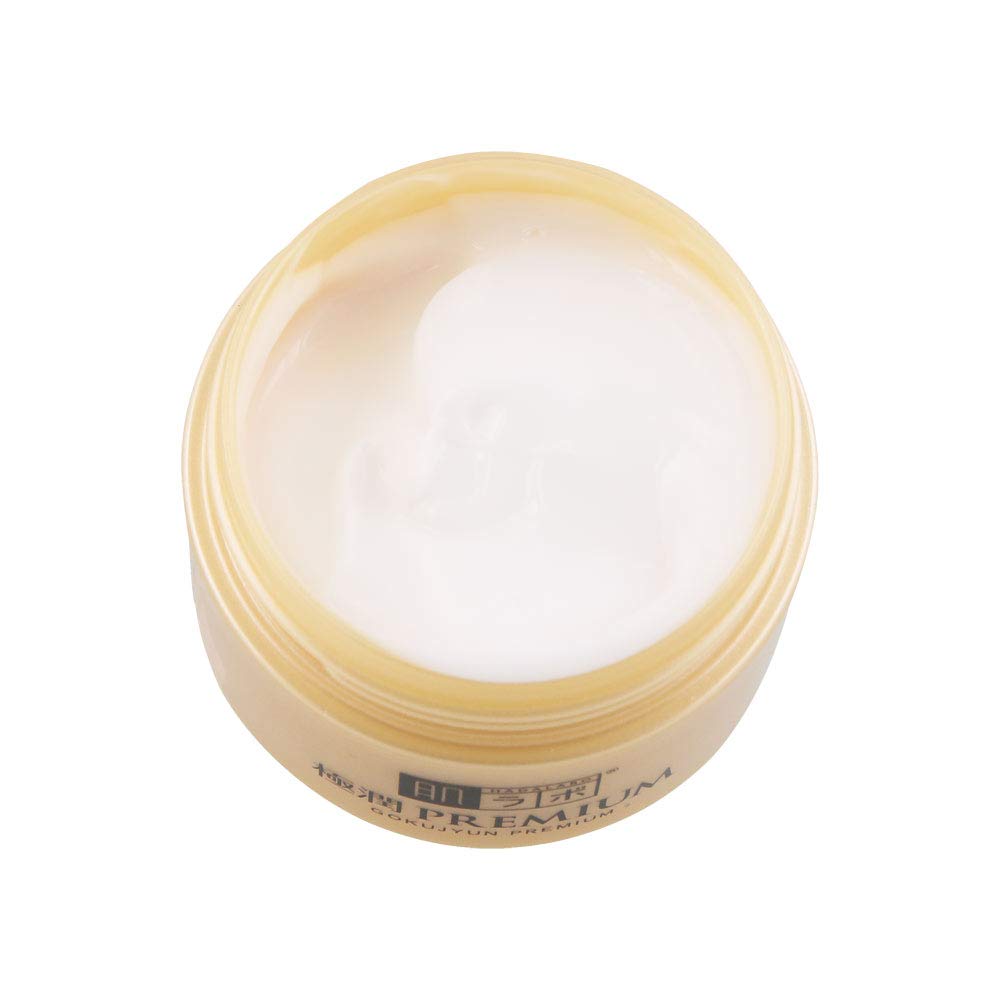 Aplicacion facial con crema Hada Labo Gokujun Premium para hidratacion inmediata
