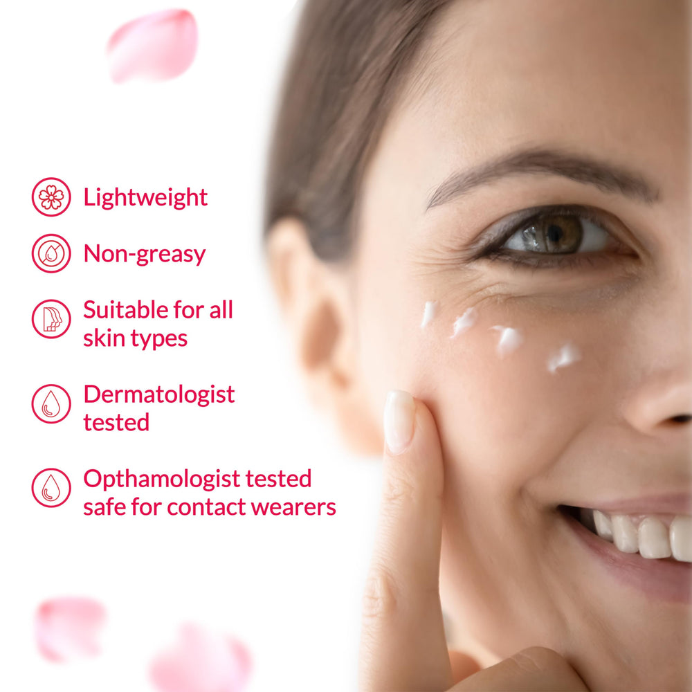 Aplicacion nocturna de la crema ocular Hada Labo Tokyo para contorno descansado.