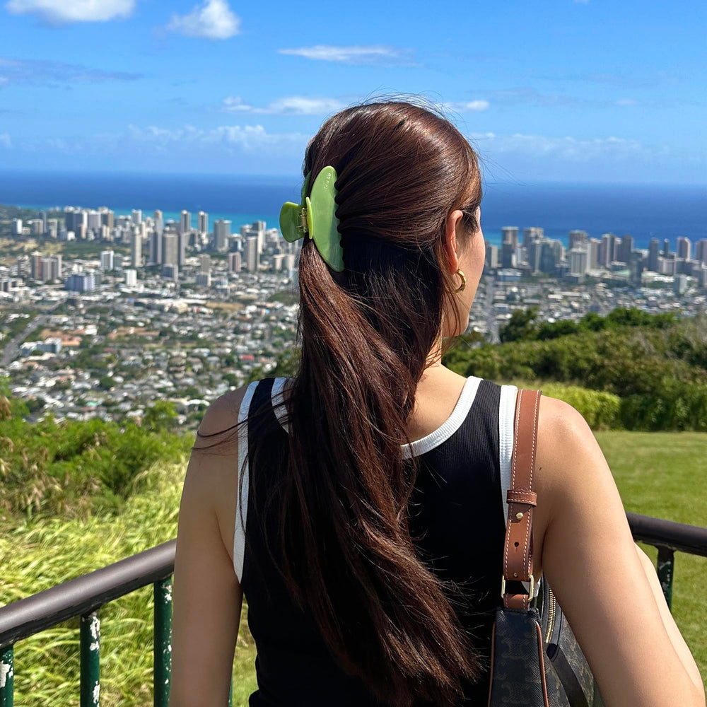 Hana Mia acetate green hair clip — plant-based material, lightweight comfort.
